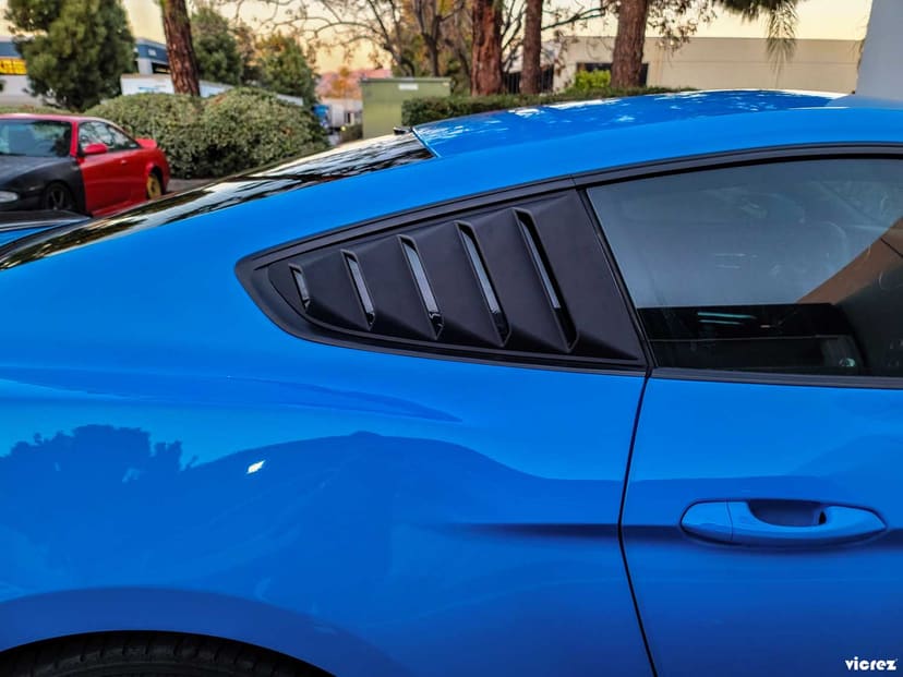 Customer Photo: Vicrez LV Quarter Window Louvers vz100289 | Ford Mustang 2015-2020